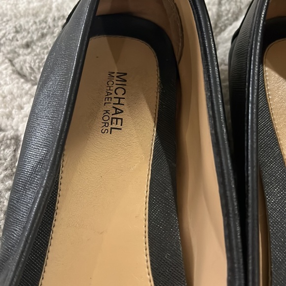 Michael Kors size 10 black flat with silver hardware - Picture 3 of 7